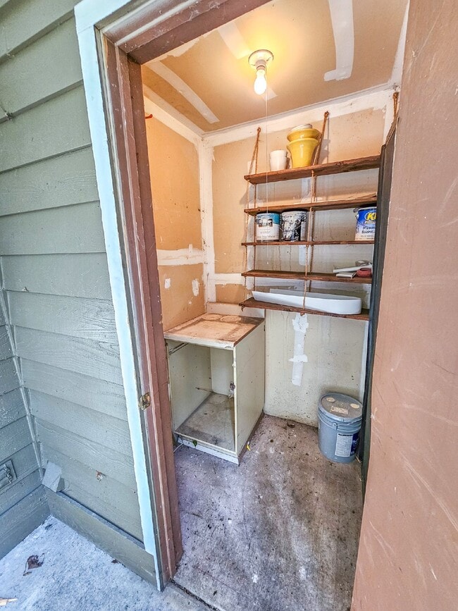 Building Photo - Coming Soon.  Ground level condo near Microsoft Campus! New Paint, New Carpet, and updates throug...