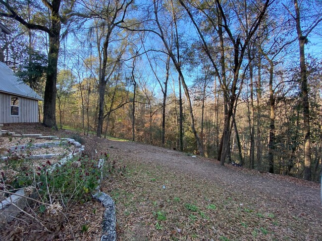 Building Photo - Unique Home in Perry