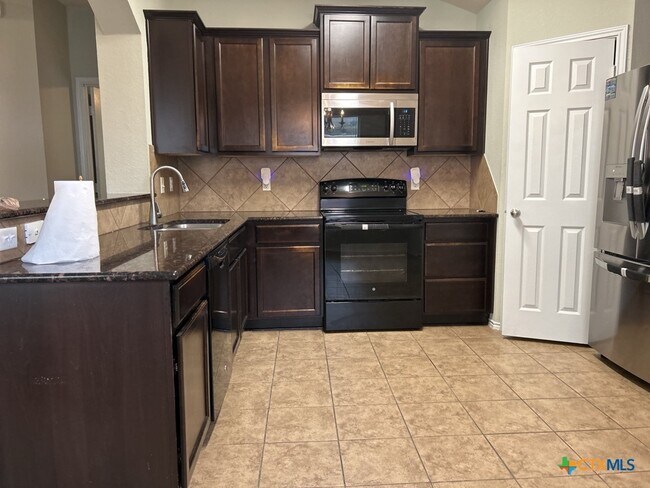 Building Photo - 6405 Clear Brook Dr