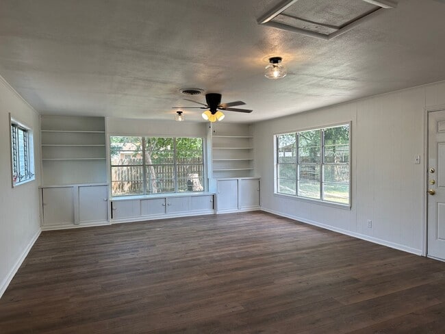 Building Photo - 4 Bedroom