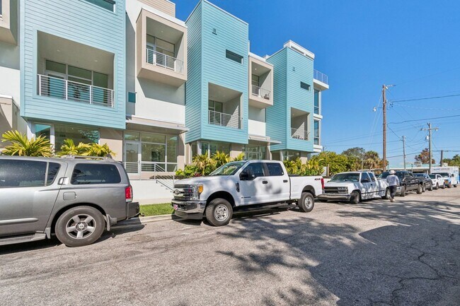 Building Photo - 1343 4th St