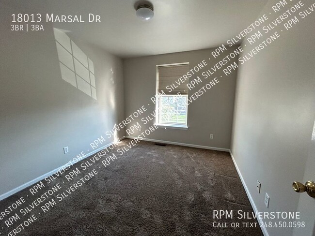 Building Photo - Super Clean, Beautiful Rental, Cream of th...