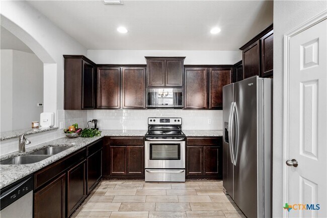 Building Photo - 5634 Stonehaven Dr