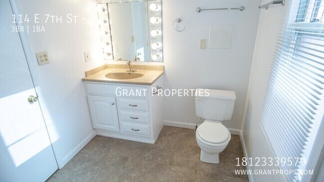 Building Photo - 114 E 7th St