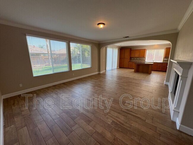 Building Photo - 3116 W Buena Vista Ave
