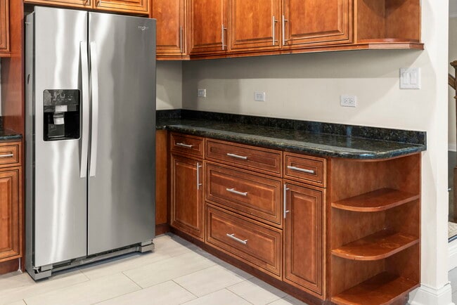 Building Photo - 2852 Scott St