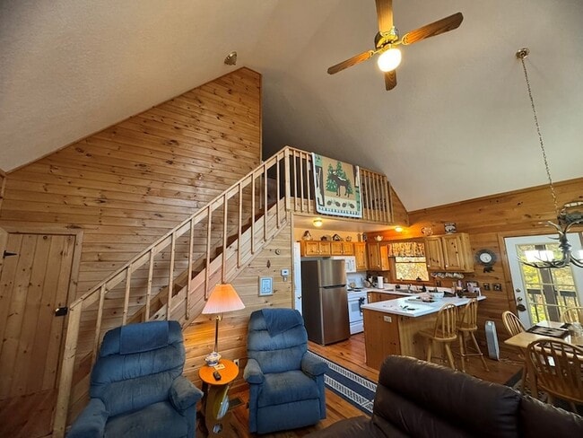 Building Photo - 664 Fox Run Dr