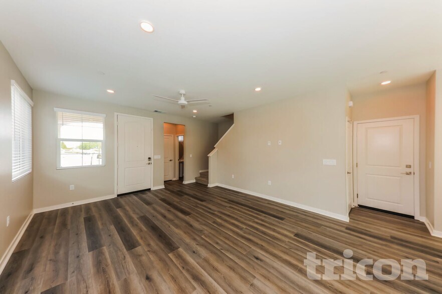 Building Photo - 619 Citron St