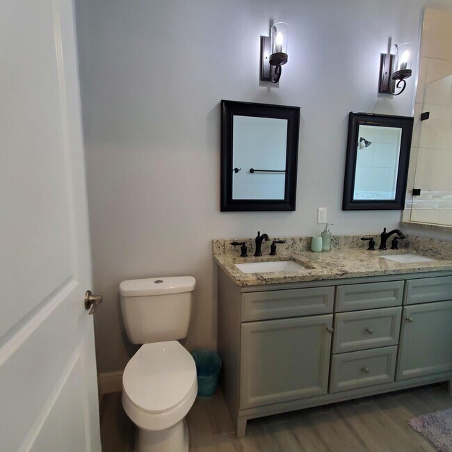 Building Photo - 2161 SE Sunflower St