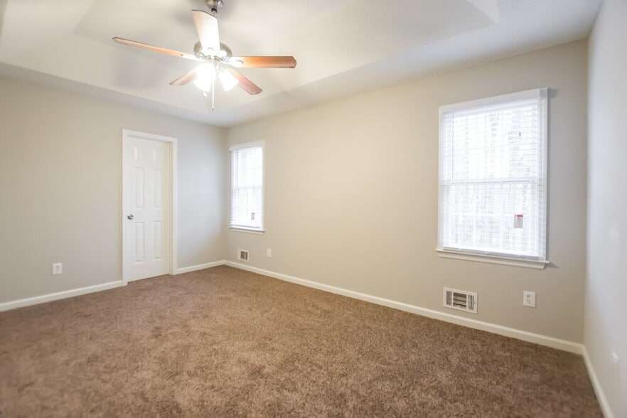 Building Photo - 2715 Horseshoe Creek Dr