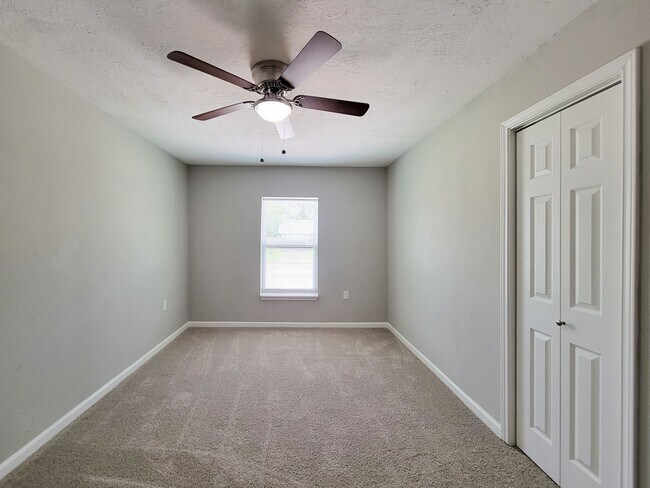 Building Photo - REMODELED 4 BEDROOM 2 BATH LEASE HOME IN H...