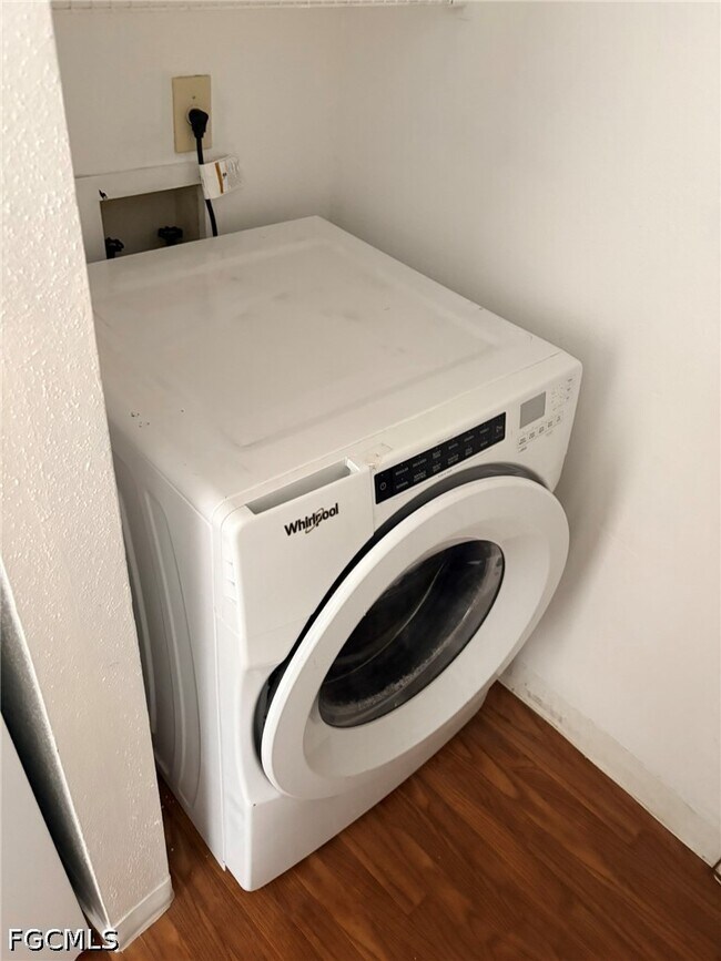 Building Photo - 2855 Winkler Ave