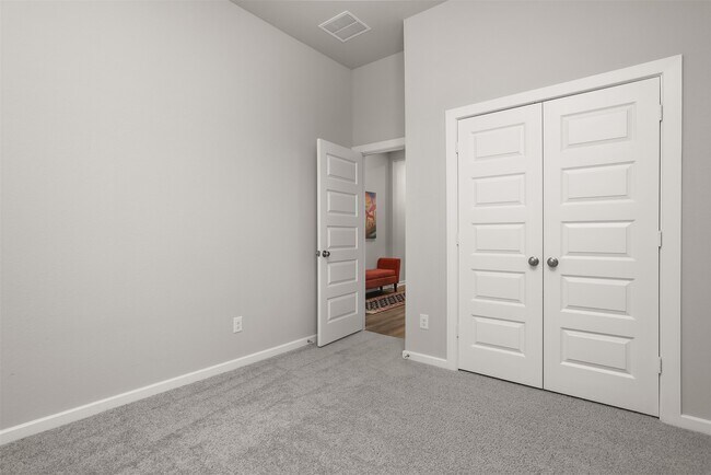 Building Photo - 2423 Seneca Lk Dr