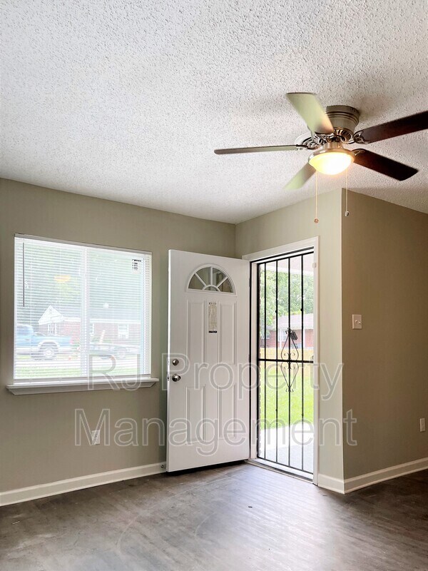 Building Photo - 1437 Castalia St