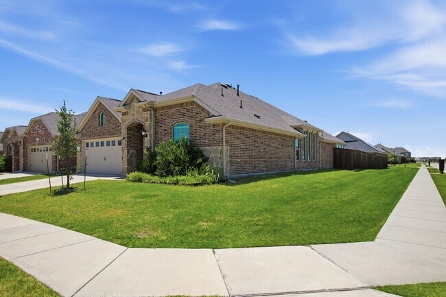 Building Photo - 700 Pistachio Pkwy