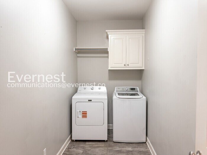 Building Photo - 120 Melville Dr