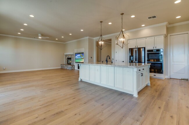 Building Photo - Luxury 4-Bedroom Home in El Dorado Hills Exclusive Serrano Community!