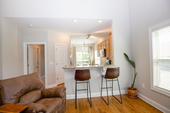 Building Photo - Charming End-Unit Townhome in Southern Pines