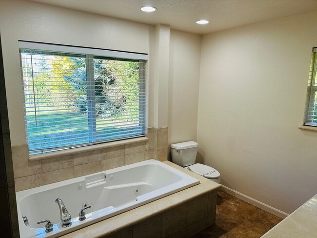 Building Photo - Vintage Remodel