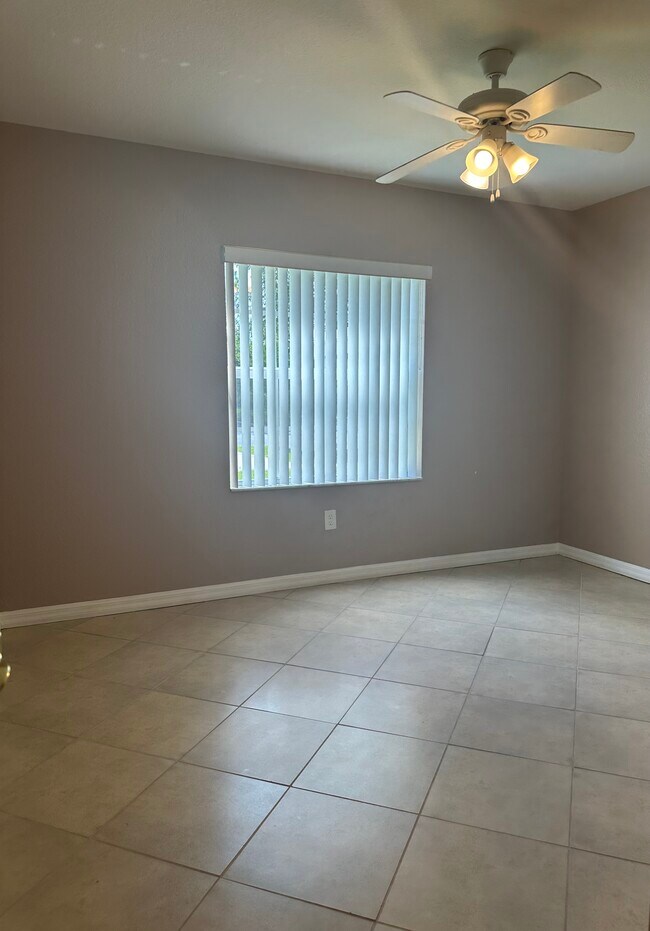 Building Photo - 1235 Saxony Cir