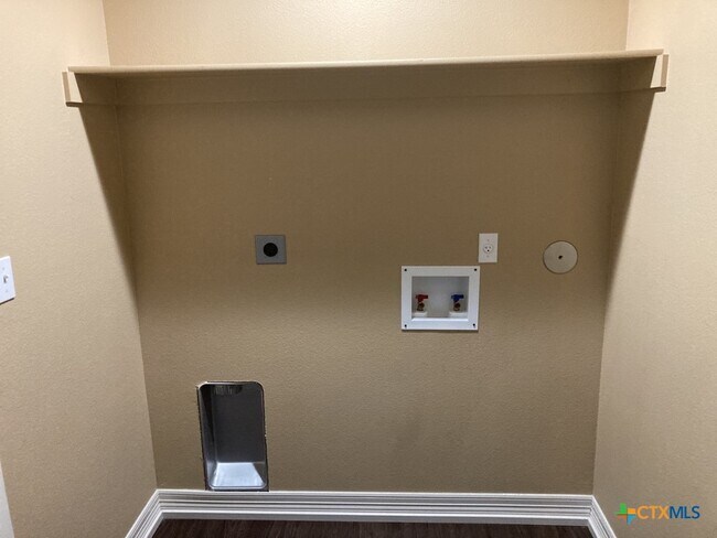 Building Photo - 2710 S Clear Creek Rd