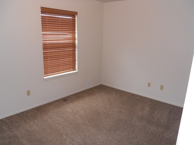 Building Photo - 764A GARRETT 485 BELLFLOWER