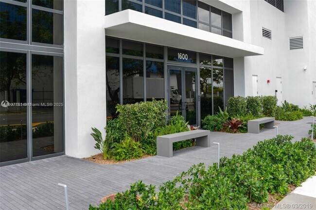 Building Photo - 1600 NE 1st Ct