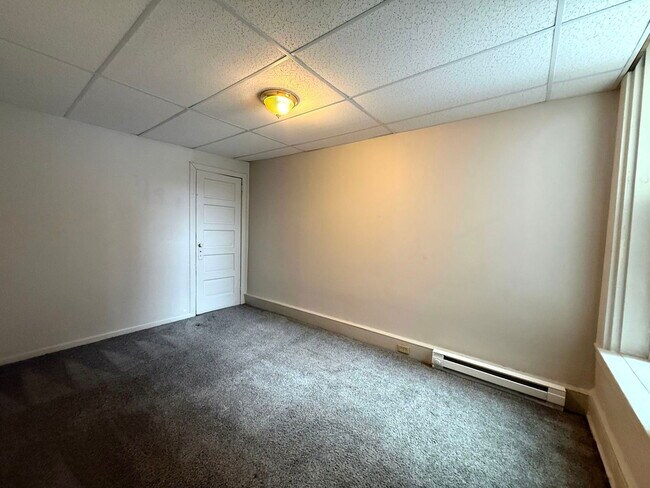 Building Photo - 242 S Queen St