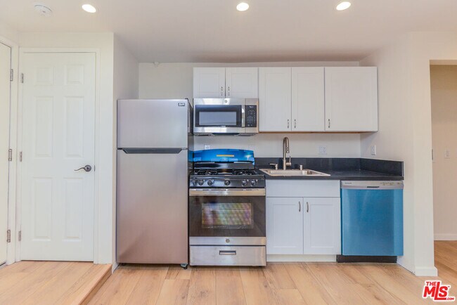 Building Photo - 1855 Euclid St