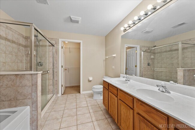 Building Photo - 2402 Wilton Ln