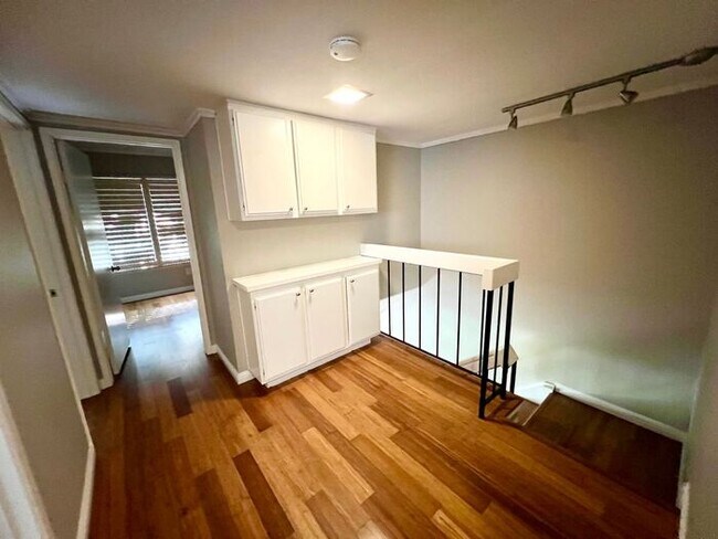Building Photo - Spacious 4 BR/2.5 BA Townhouse in Carlsbad...