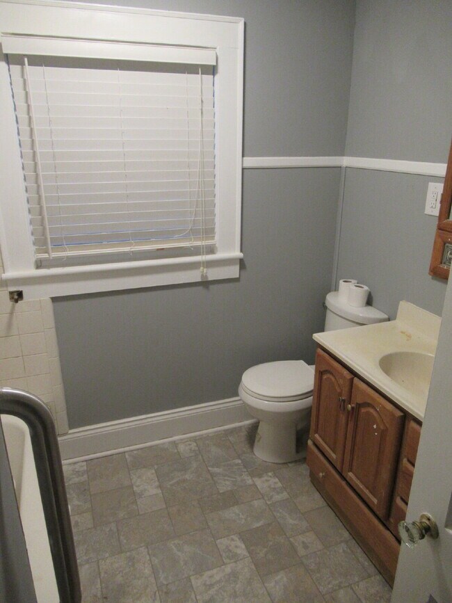 Building Photo - Downtown Lincolnton Duplex!