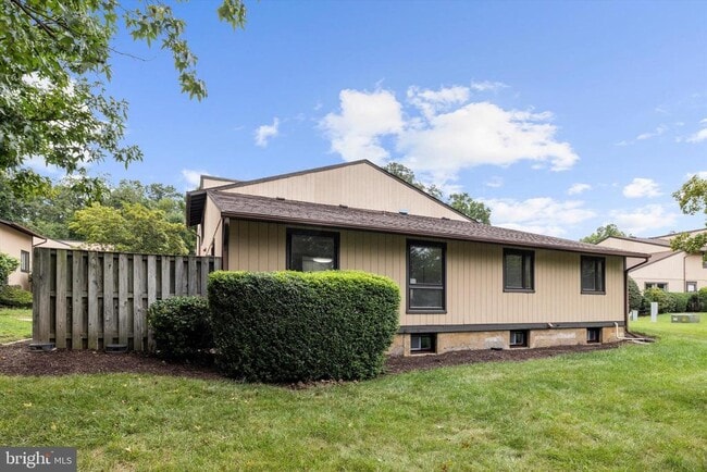 Building Photo - 422 West Ct