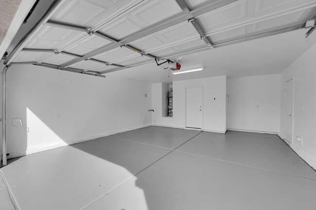 Building Photo - Single Story Guard-Gated Living with Golf Course Access