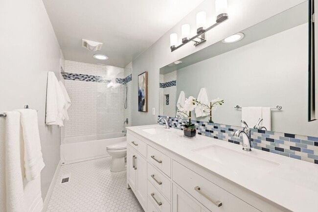 Building Photo - Luxury Acreage Estate in Hollywood Hill | Woodinville Retreat with Modern Upgrades