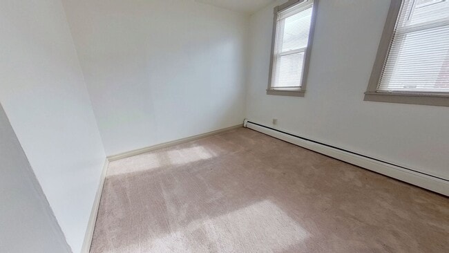 Building Photo - Spacious 2 Bedroom Apartment with Finished Loft