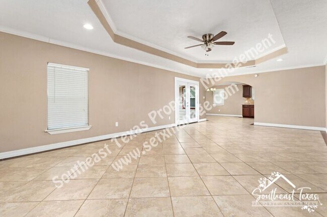 Building Photo - 250 Duhon St