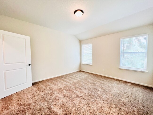 Building Photo - 10322 Lynwood Vlg
