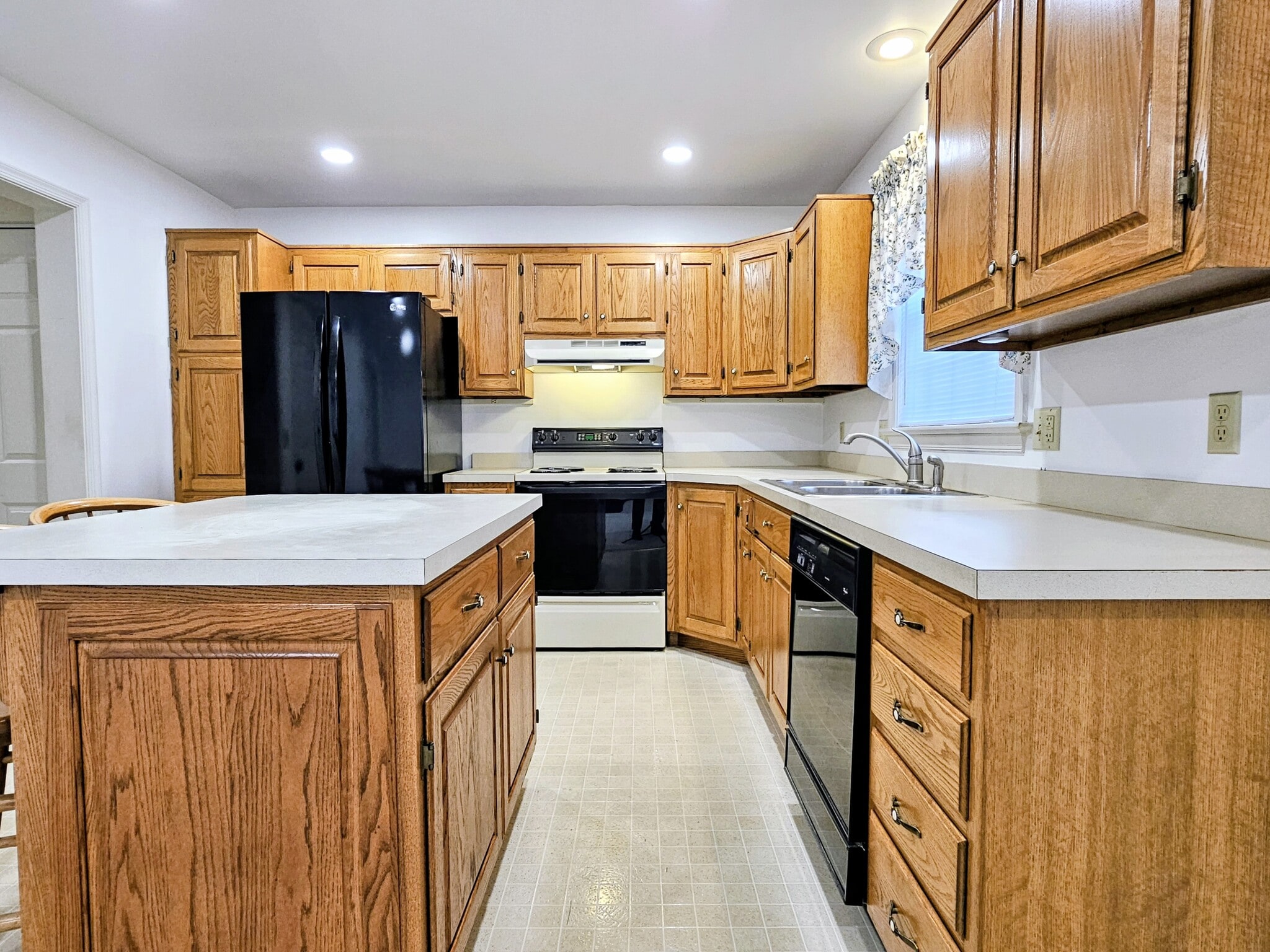 Building Photo - 357 Acorn Cir