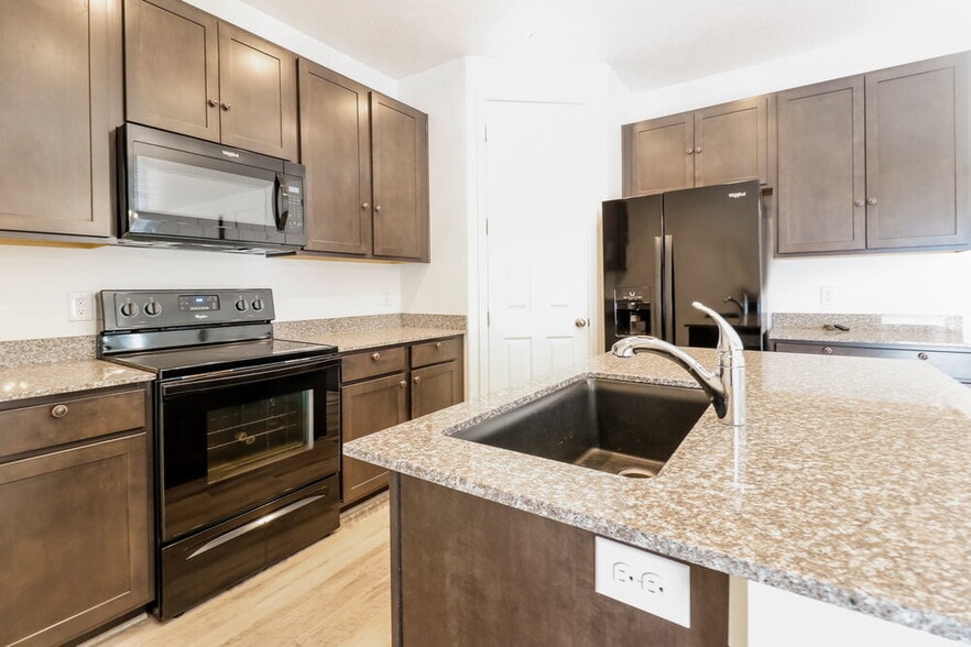 Building Photo - 13063 Summerdale Dr