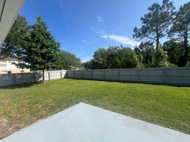 Building Photo - Beautiful Home with Spacious backyard