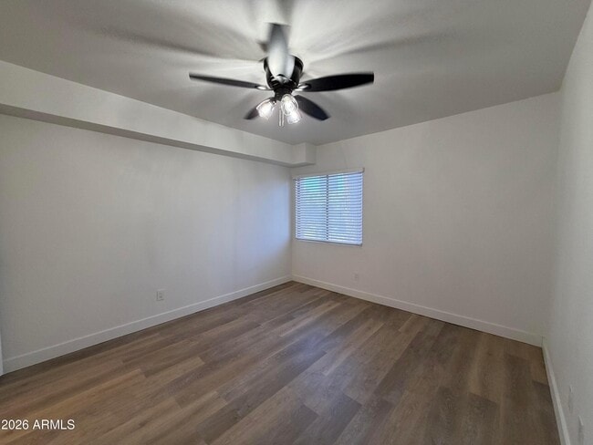 Building Photo - 302 E Monte Vista Rd