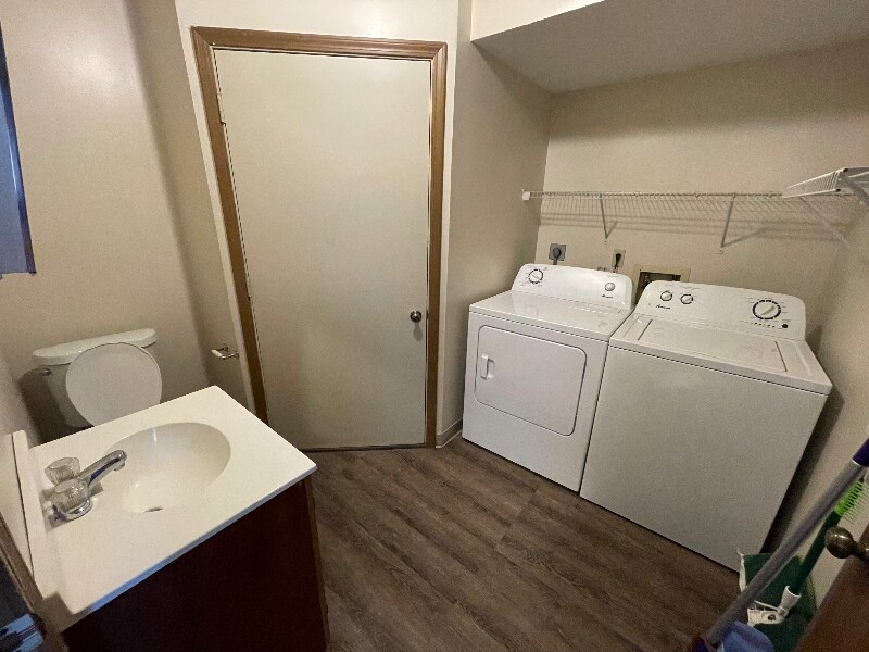 Building Photo - 1352 Red Tail Hawk Dr