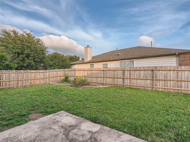 Building Photo - 215 Spruce Dr