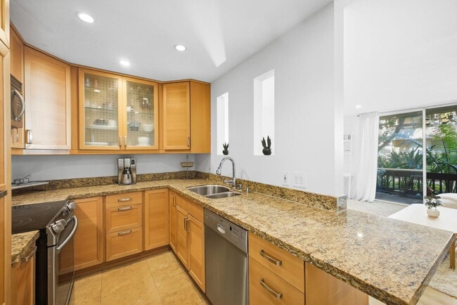 Building Photo - 6333 La Jolla Blvd