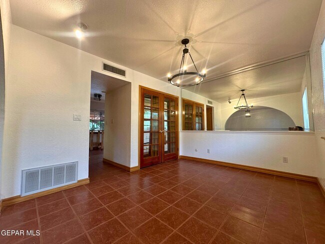 Building Photo - 1067 Villa Linda Way