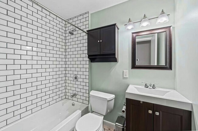 Building Photo - 6031 Moonmist Dr
