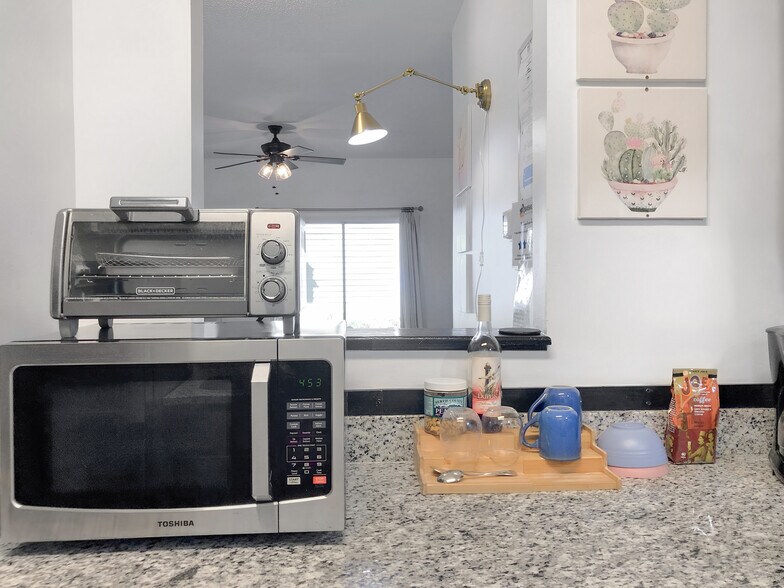 Modern kitchen - 4220 Wilshire Blvd