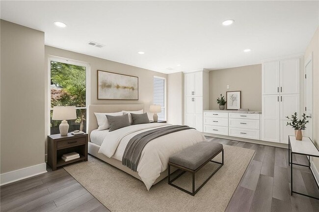 Building Photo - 1009 Riverbend Club Dr SE