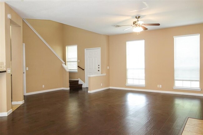 Building Photo - 2215 Bent Bow Dr